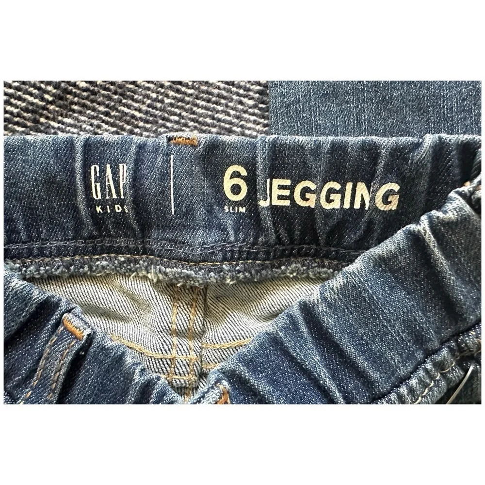 GAP NWT Kids Pull-on Jeggings with Max Stretch - medium wash - 6 slim